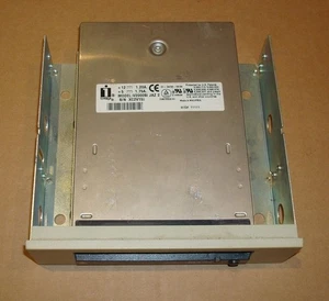 Iomega Jaz Drive V2000Si 50 broches SCSI interne 2 Go - Photo 1/4