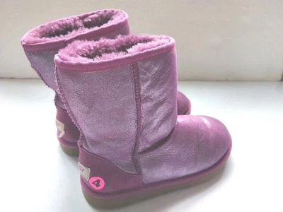 Big Kids 儿童青少年 UGG S/N 靴子 ~ 尺寸 4 ~ PURPLE 闪耀冬季 1000792 — 第 1/4 张图片