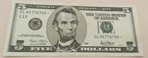 YY285-10 $5 Federal Reserve Note CL 04776799 * Series 2001 Crisp Uncirculated - Picture 1 of 3