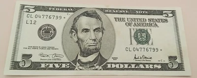YY285-10 $5 Federal Reserve Note CL 04776799 * Series 2001 Crisp Uncirculated - Image 1 of 3