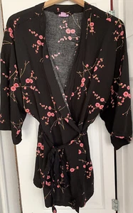 Amoureuse Black w/Cherry Blossoms Design Shorty Robe Size 1X (22-24) - Picture 1 of 5