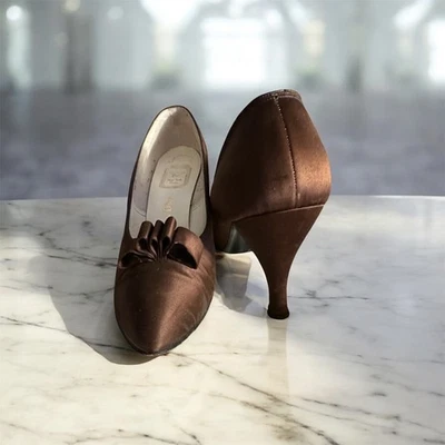 True Vintage Dior Women’s Brown Satin Pumps C. 1948 Bonwit Teller W/original Box - Image 1 of 4