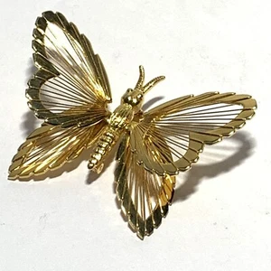 VINTAGE signierte MONET goldene SCHMETTERLINGSNADEL offene Drahtarbeit geschichtete Flügel 2" - Bild 1 von 10