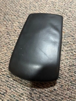 Infiniti QX56 2004-2010 consola central delantera cuero negro reposabrazos tapa cubierta OEM Foto 1 de 4