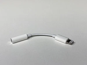 Apple Aux Adapter White - Picture 1 of 2