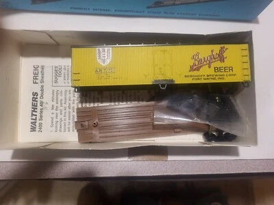 HO Walthers 932-2469 Berghoff Beer 40' Wood Reefer 701 kit - Image 1 of 2