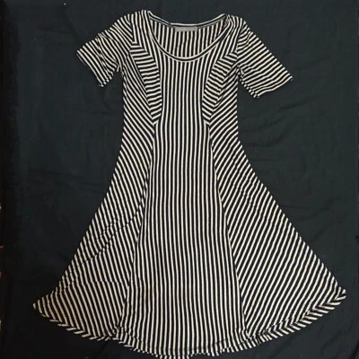 Vestido de mujer Fin&Clove manga corta ajuste L y acampanado azul marino y beige a rayas talla S Foto 1 de 4