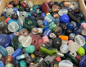 4 POUNDS ASSORTED MULTI-COLOR GLASS BEADS JEWELRY CRAFT MAKING LOOSE BEADS  - Picture 1 of 3