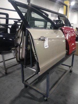 Conjunto de puerta delantera derecha usado se adapta a: Cadillac Srx 2011 delantero derecho grado C Foto 1 de 4