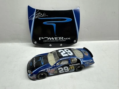 1/64 2004 Kevin Harvick Powerade círculo suelto de ganadores con capucha LEER  Foto 1 de 4
