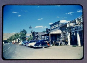 Vintage 35mm Red Border Slide MONTANA 1953 Virginia City Classic Cars Saloon - Picture 1 of 2