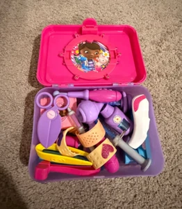 Doc McStuffins Arzt Erste Hilfe Set Glitzer Arztkoffer Box und Zubehör - Bild 1 von 4