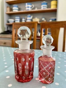 Zwei schöne Vintage Schnitt Glas Cranberry Duft Parfüm Flaschen - Bild 1 von 14