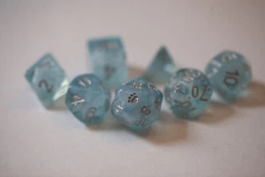 Fennek & Finch Cozy Gamer Glacier Ice Blue Set 7 DND Würfel - Bild 1 von 8
