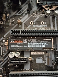Samsung 250 GB SSD NVME M2. 970 EVO Plus V-NAND Drive MZ-V7S250 - Picture 1 of 1