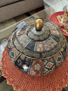 Vintage Japanese Imari Jar with Gold Trim.  - Picture 1 of 8