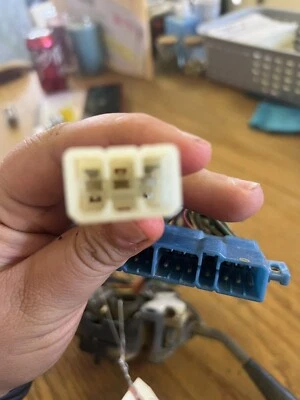 A336. Interruptor de janela 1978 Datsun 210 - Imagem 1 de 4