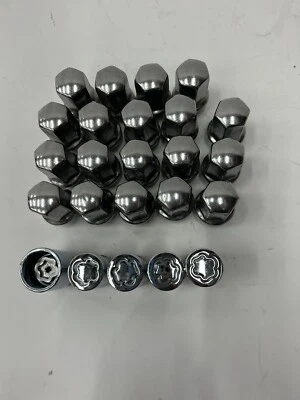 Chevy Silverado 1500 2021 bloqueo de rueda con llave y 20 tuercas de acero inoxidable OEM PRECIO DE VENTA SUGERIDO POR EL FABRICANTE 408 USD Foto 1 de 2