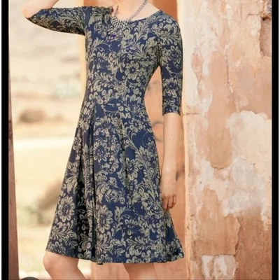 Vestido midi grande manga 3/4 floral cachemira beige azul marino PERUVIAN CONNECTION Foto 1 de 4