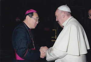 Original signiertes Foto Erzbischof Tokyo Tarcisio Kikuchi - Papst Franziskus - Bild 1 von 1