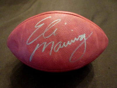 ELI MANNING SBC GIANTS FIRMADO AUTOMÁTICO 2010 TEMPORADA INAUGURAL L/E WILSON FOOTBALL JSA Foto 1 de 4