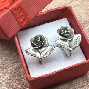 Orecchini argento sterling 925 vintage firmati Bond BC YD rosa floreale vite posteriore - Foto 1 di 7