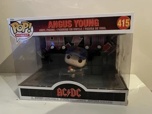 Funko AC/DC Angus Young Dancing on Stage Figura Set Pop 415 Caja Dañada. - Imagen 1 de 6
