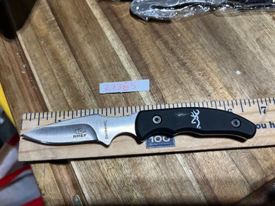 Cuchillo hoja fija Browning empuñadura de goma (27385) Foto 1 de 3