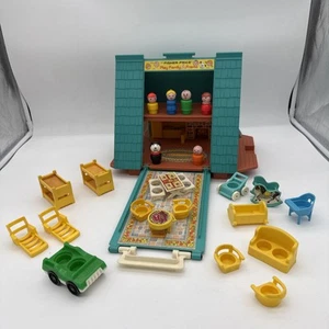 1974 Vintage Fisher Price Little People Play Family A Frame House #990 Accessori - Foto 1 di 10