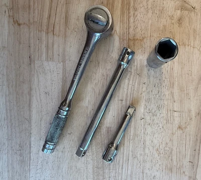 Blackhawk 34945A  3/8'' Drive Ratchet w/ 2 Extensions + 1 socket - Image 1 of 4