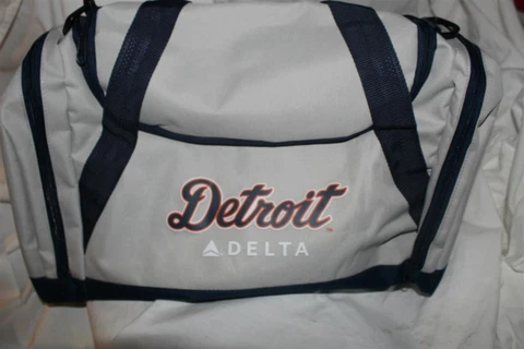 DETROIT TIGERS STADIUM GIVE AWAY DUFFEL TOTE BAG 18" x 10" x 9" NEW Cover