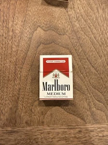 MARLBORO VINTAGE MATCHBOX OPENS CIGARETTE STYLE with Matches Vintage - Picture 1 of 7