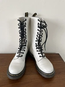 Dr. Martens halbhohe weiße 14-Loch-Stiefel für Damen US-Größe 7 - Bild 1 von 6