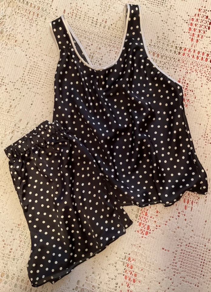 DE COLECCIÓN CALVIN KLEIN 2 PIEZAS TALLA MEDIANA JUEGO DE DORMIR CORTO Y TANQUE CAMI PUNTOS BLANCOS EN NEGRO EE. UU. Foto 1 de 4