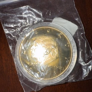 Donald Trump 2018 24K Gold Plated Collectible Eagle Coin with Fit Display Case - Picture 1 of 4