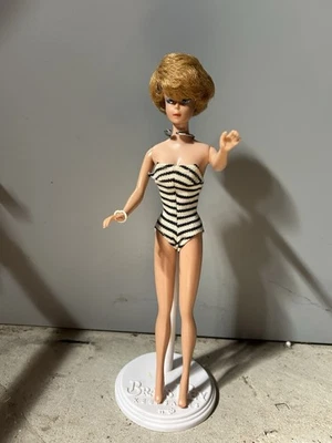 Muñeca Barbie original vintage con estuche y ropa añadidos 1962 Foto 1 de 4