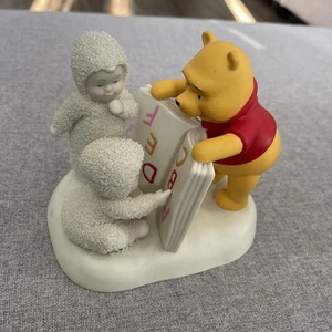 Department 56 Snowbabies Disney Reading Is Fun With Winnie The Pooh - Imagen 1 de 6