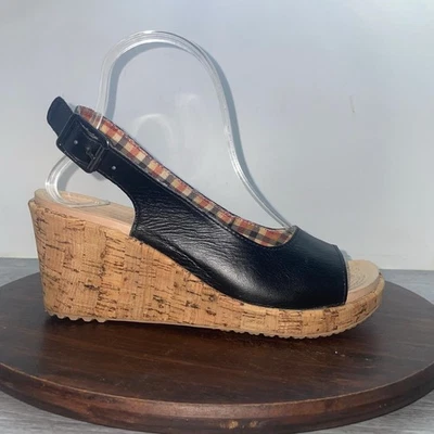 Sandália Crocs A-Leigh Wedge Feminina Tamanho 7 Couro Preto Salto Cortiça - Imagem 1 de 4