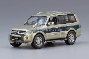 Mitsubishi Pajero 4WD, 2010, RHD /light green metallic - dark green/ - Imagen 1 de 4
