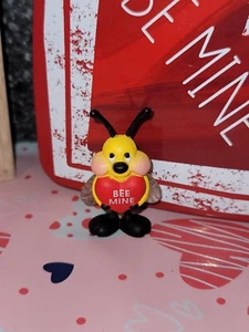 Vintage Bumblebee Pin Bee Mine Heart Cute Valentines Day Brooch - Picture 1 of 3
