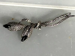 Spilla vintage finta marcasite fiore bocciolo tono argento strass nero - Foto 1 di 20