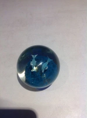 Art Glas Kugel Collectionen - Delphin - Deko - Briefbeschwerer - klar/blau - Neu - Bild 1 von 3