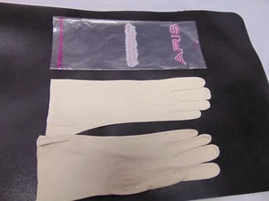 Vintage Pair of 100% Nylon Aris white long women's gloves size 7 11" long - Picture 1 of 6