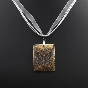 Vintage Kristall Glas Schmetterling Band Halskette Anhänger Gold Vergoldet Finish Weiß - Bild 1 von 5