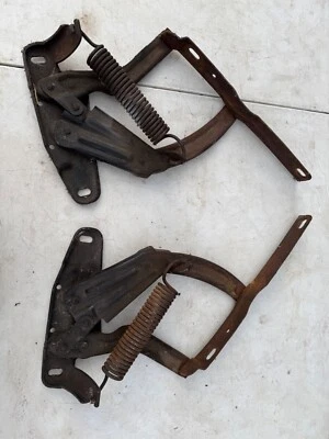 Juego de bisagras de capó derecho OEM GM 1968-1979 Chevy II Nova 68 Chevelle Impala SS LH Foto 1 de 4