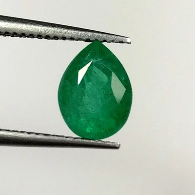 1.50ct Natural Emerald pear top green good luster unheated untreated gemstone - Image 1 of 4