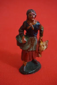 Confalonieri serie rossa statuina presepe in pasta donna con gallina PERFETTA - Foto 1 di 4