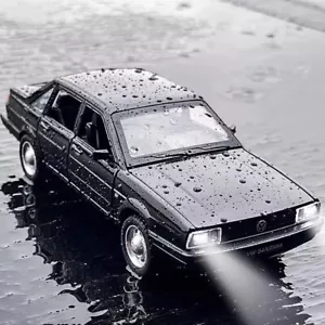 Modellino auto Volkswagen Santana 1:24 con luci e caratteristiche - Foto 1 di 5