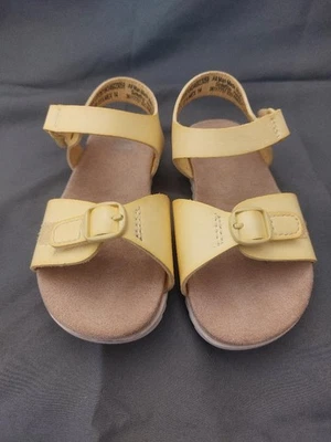 Wonder Nation Yellow Toddler Girls Buckle Sandals Shoes Size 7 - Image 1 of 4