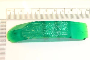 199ct Labor angebauter kolumbianischer Smaragd mit Einschlüssen Facettierung Rohstein - Bild 1 von 3